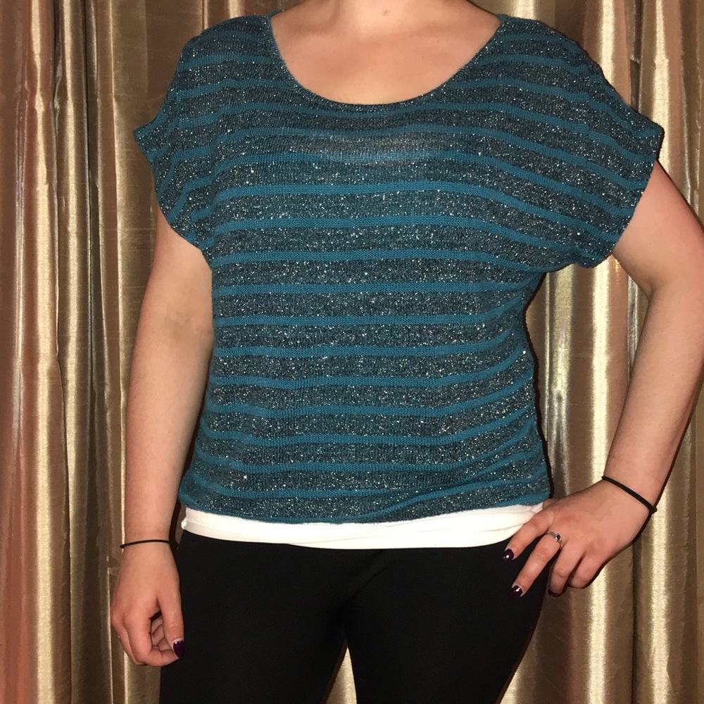 Mudd: scoop neck sparkly shirt w built in-tank 💙